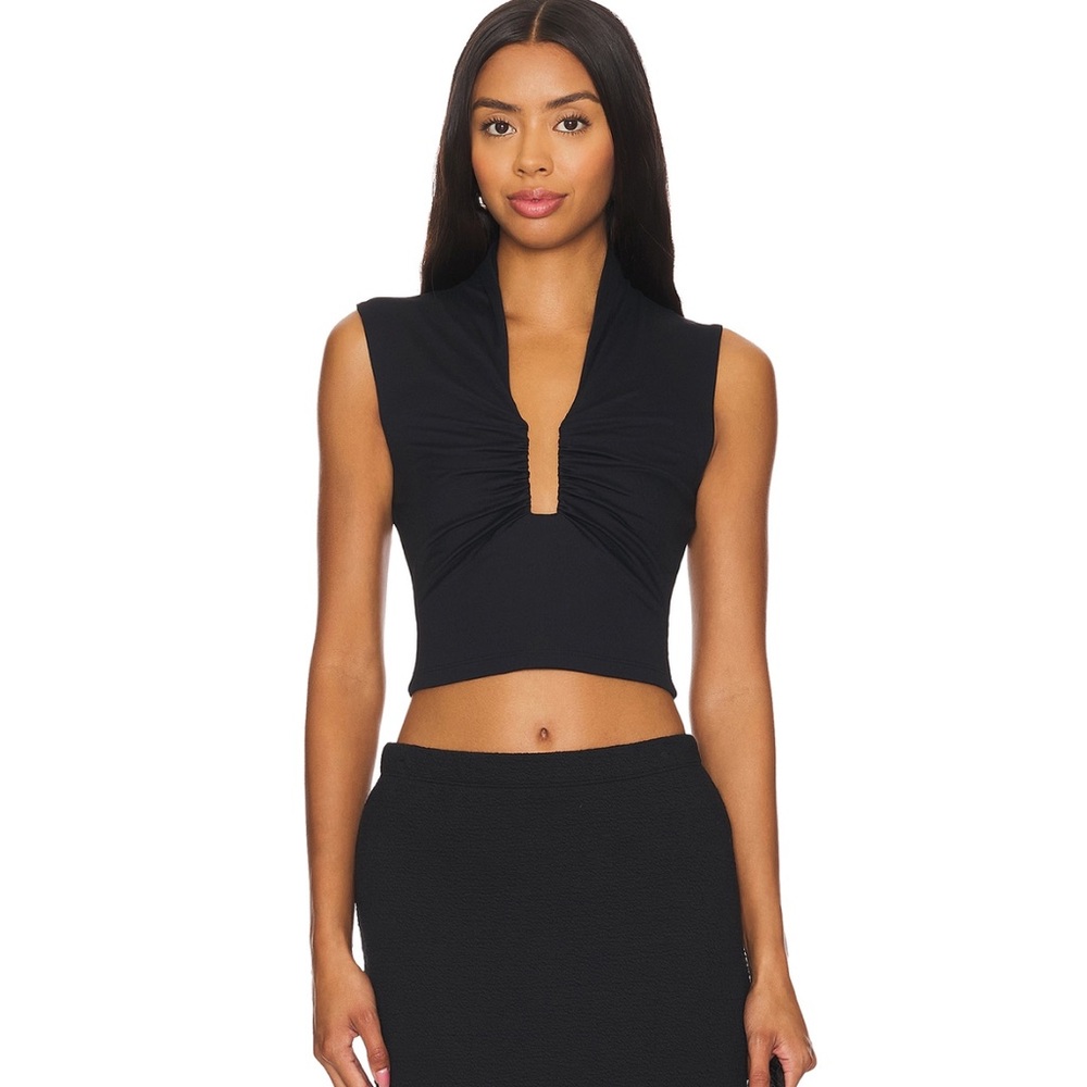 Square wire sleeveless top